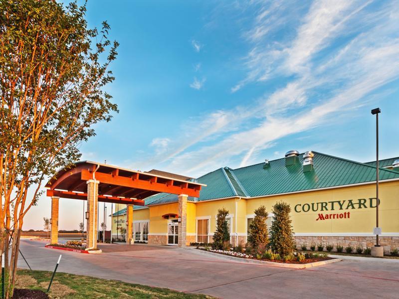Courtyard By Marriott Northeast Hotel