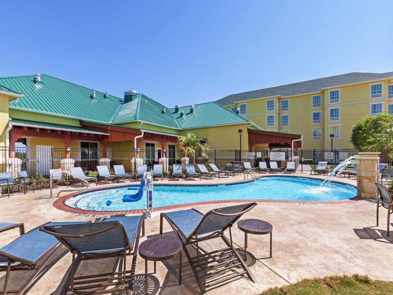 Courtyard By Marriott Northeast Hotel