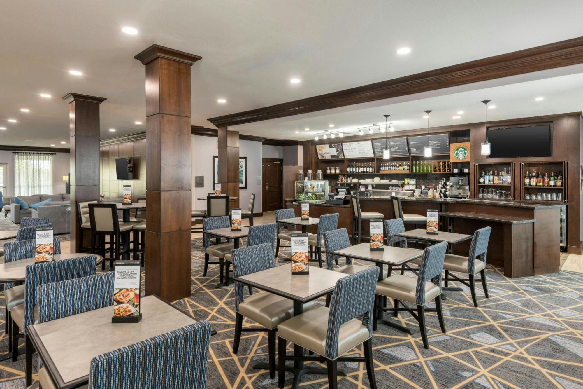 Courtyard By Marriott Northeast Hotel