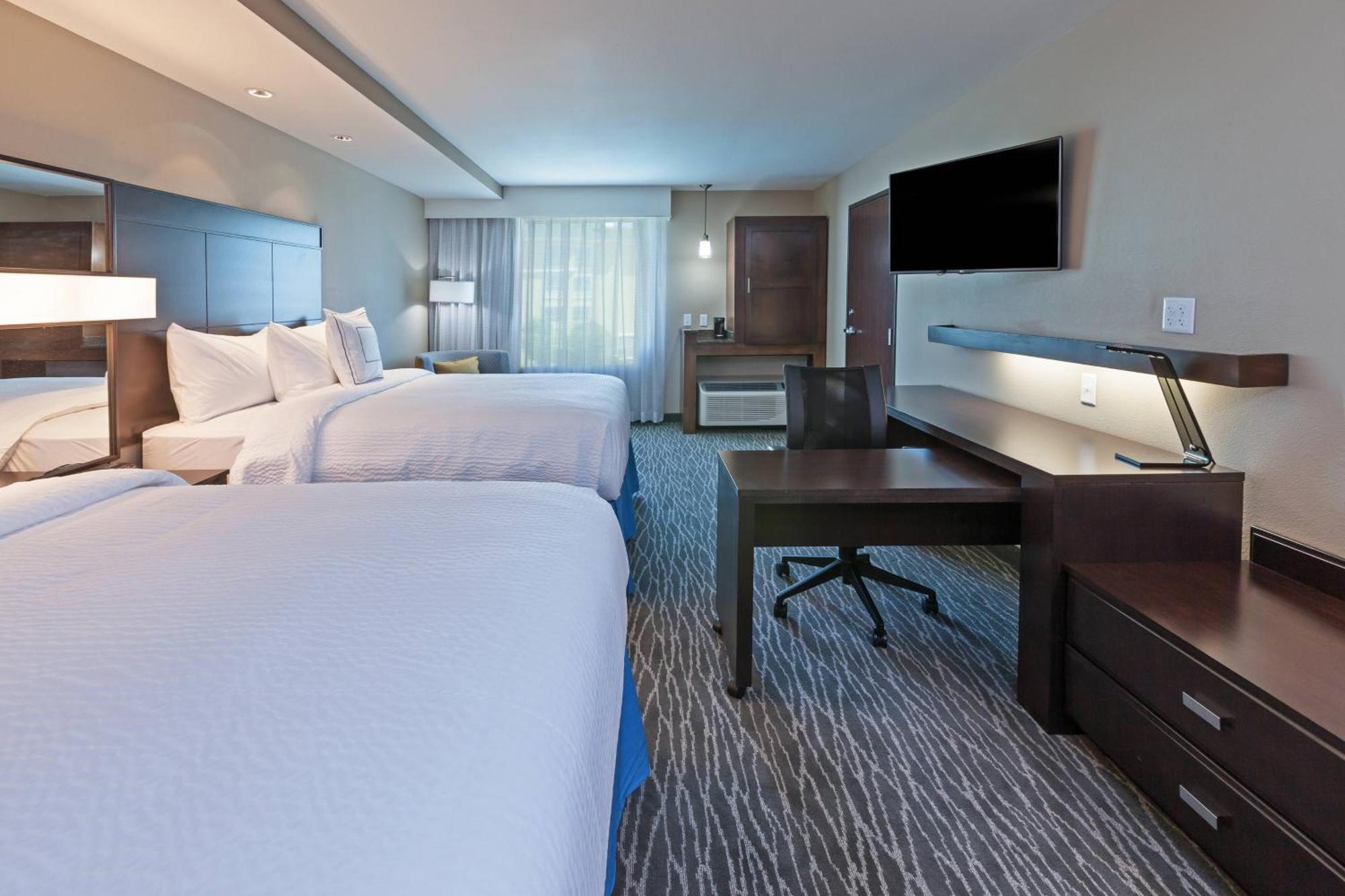 Courtyard By Marriott Northeast Hotel