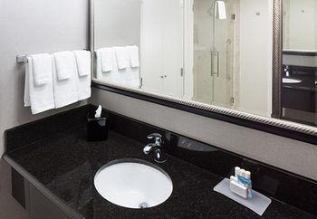 Courtyard By Marriott Northeast Hotel