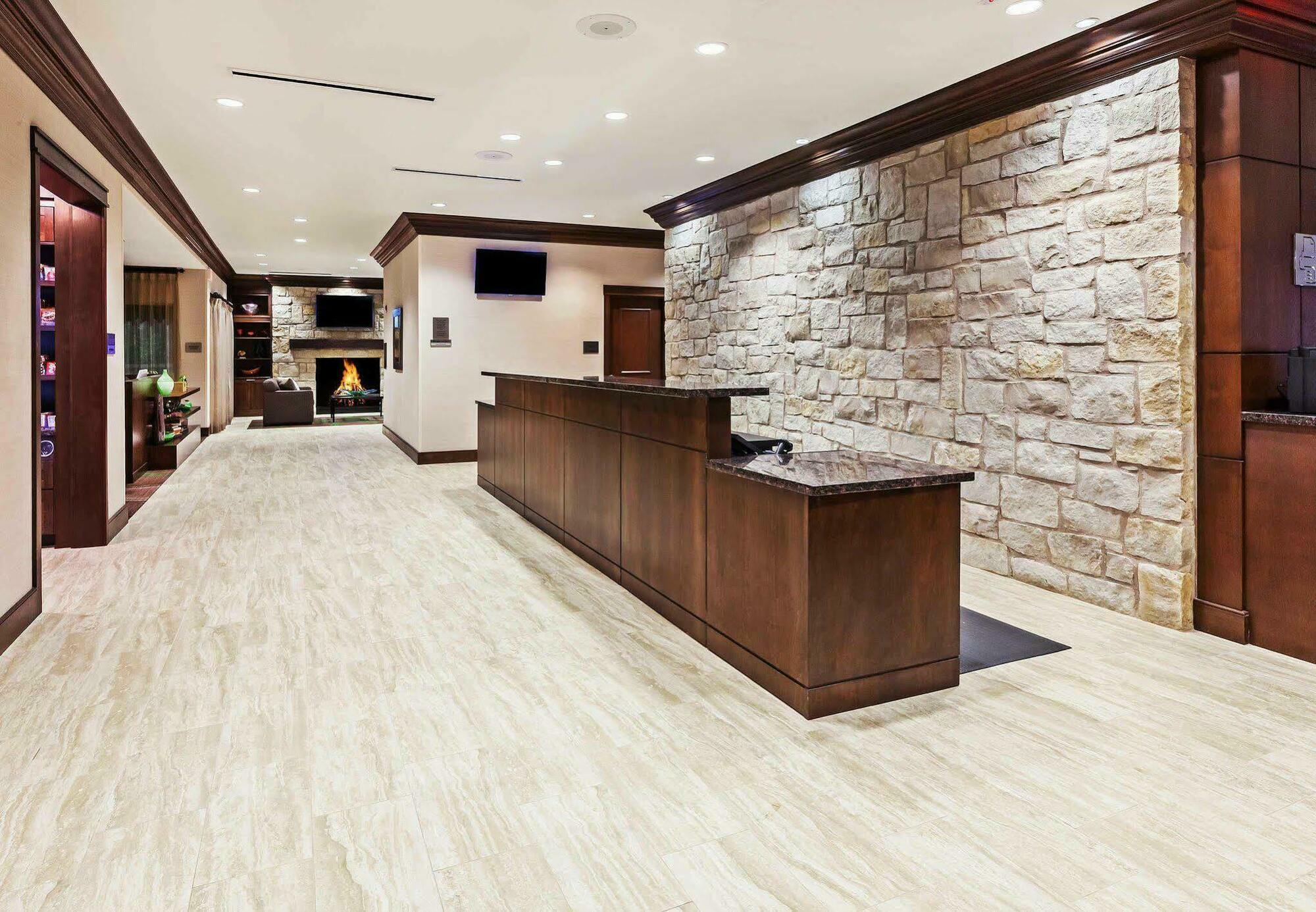 Courtyard By Marriott Northeast Hotel